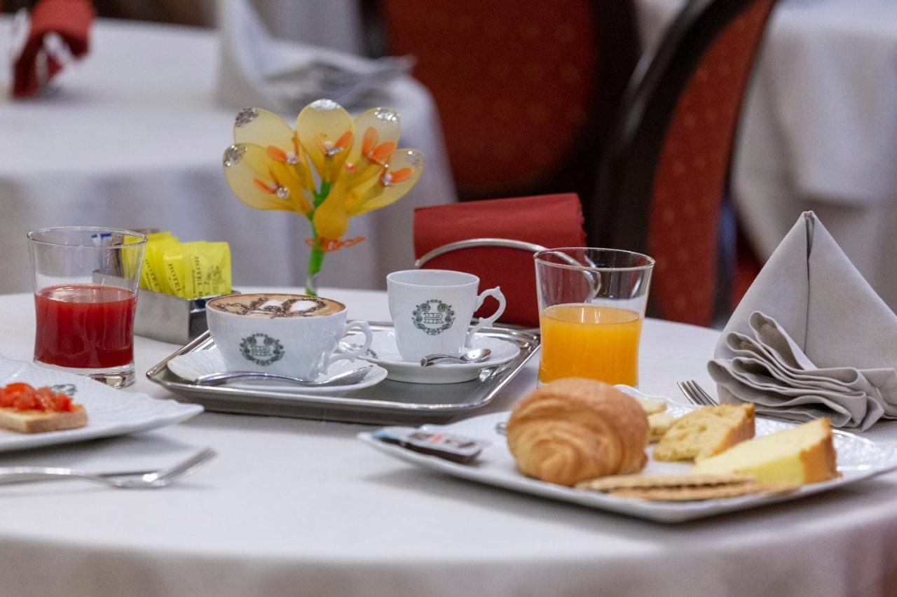 Hotel Rojan Sulmona Bagian luar foto