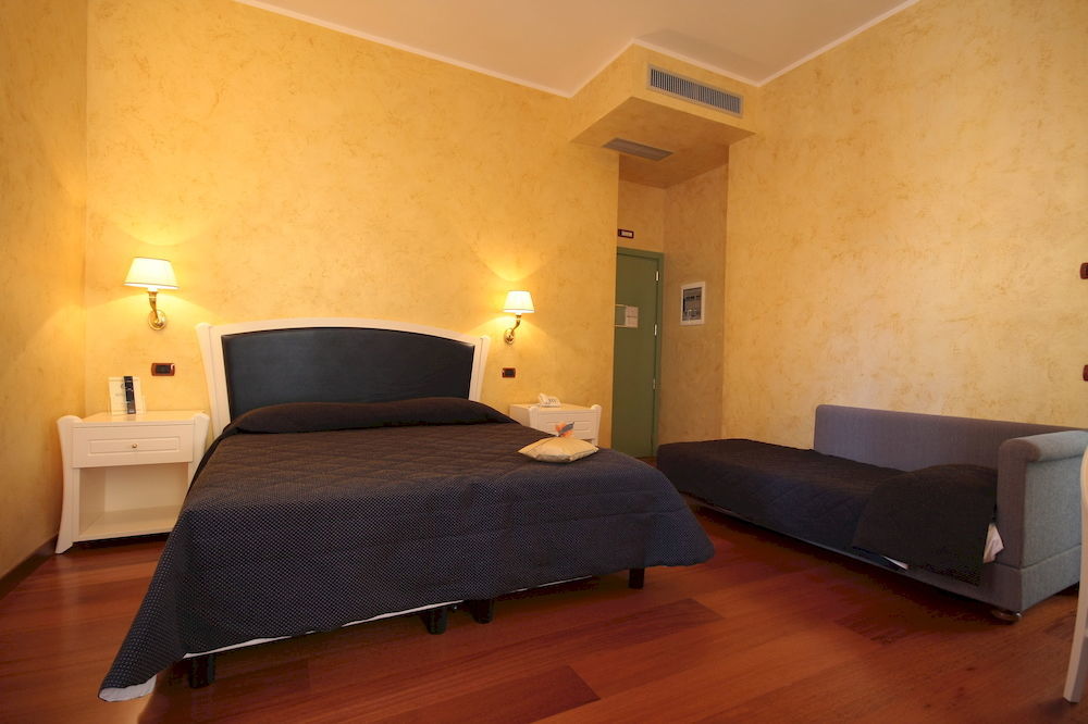 Hotel Rojan Sulmona Bagian luar foto