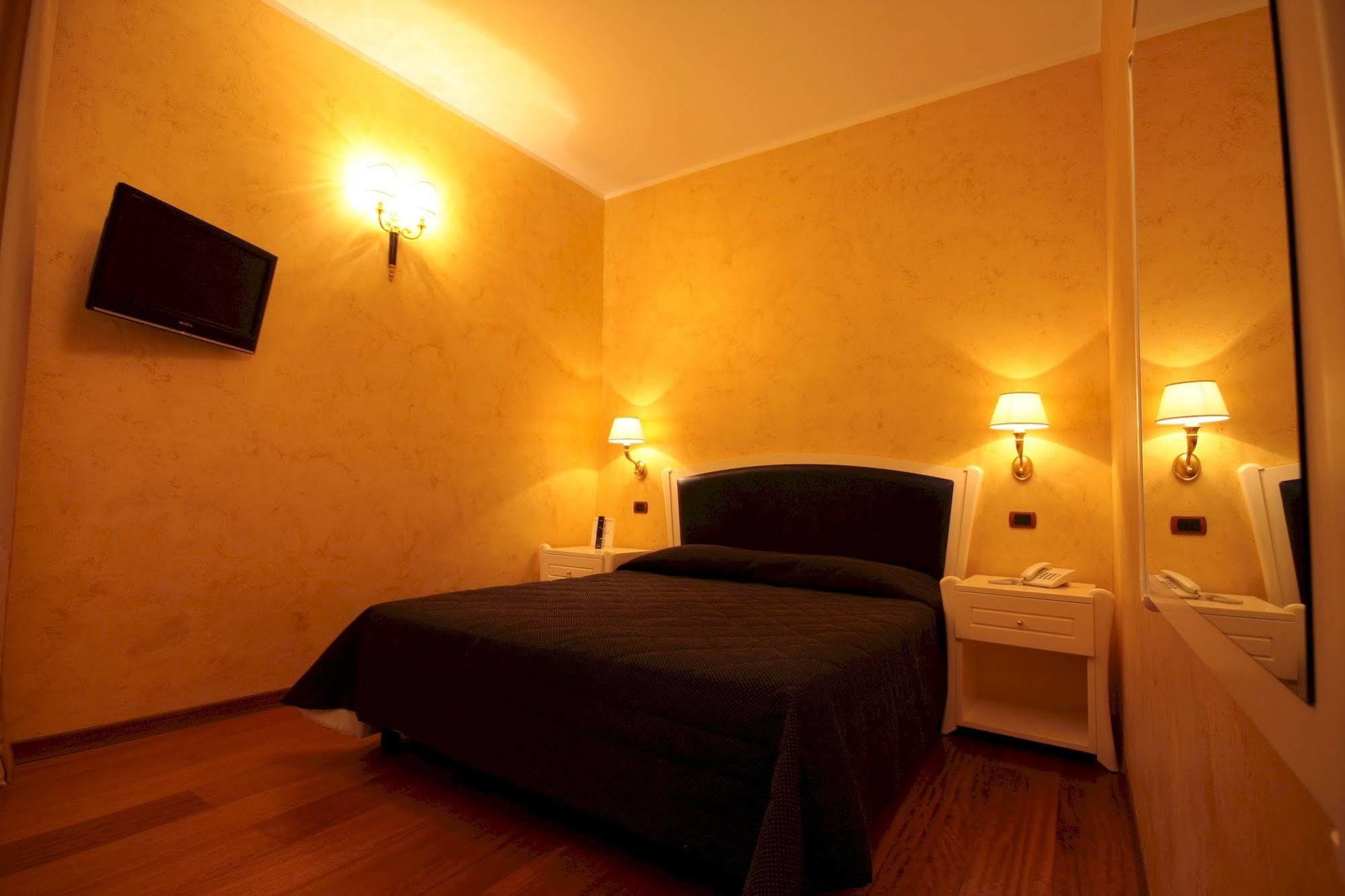 Hotel Rojan Sulmona Bagian luar foto