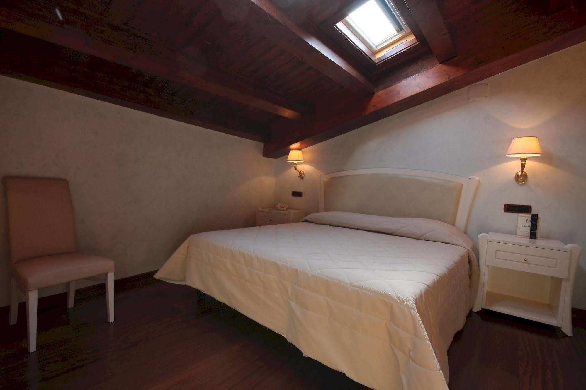 Hotel Rojan Sulmona Bagian luar foto