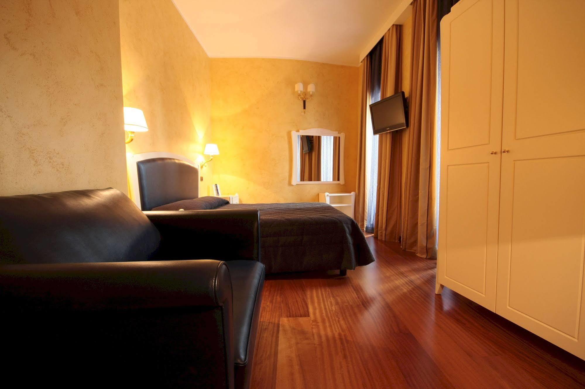 Hotel Rojan Sulmona Bagian luar foto