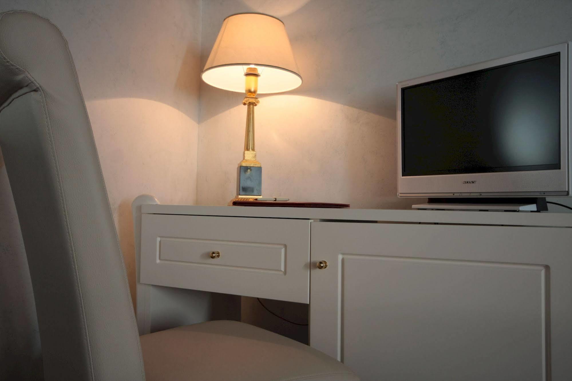 Hotel Rojan Sulmona Bagian luar foto