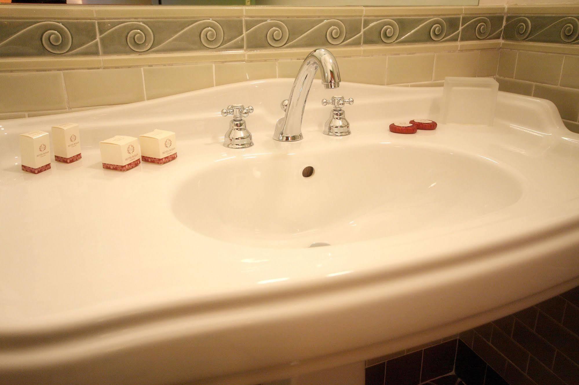 Hotel Rojan Sulmona Bagian luar foto