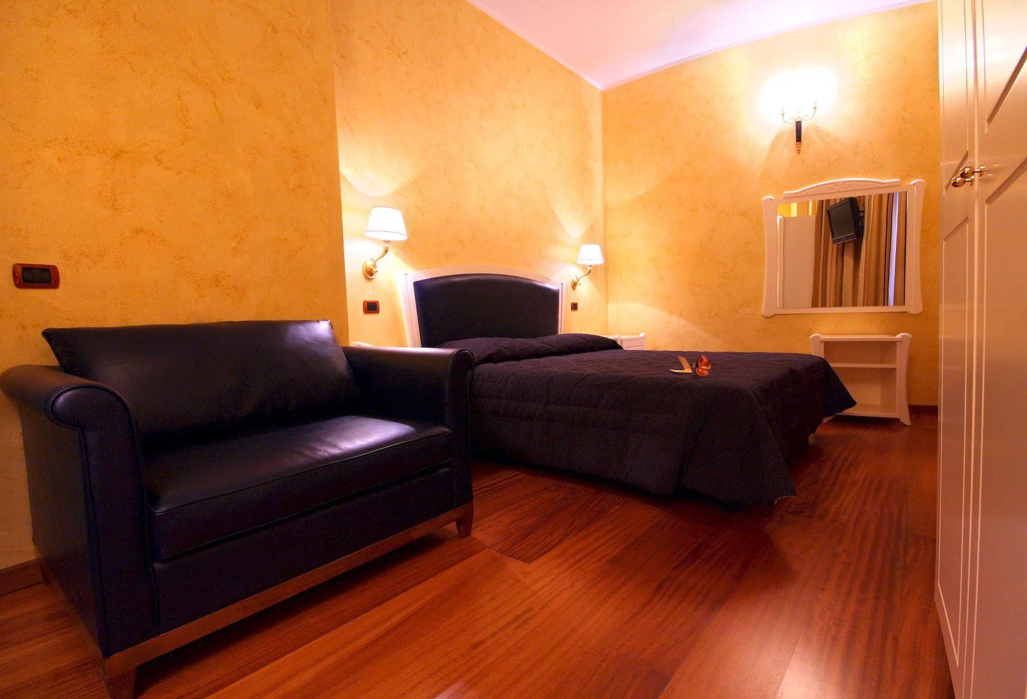 Hotel Rojan Sulmona Bagian luar foto