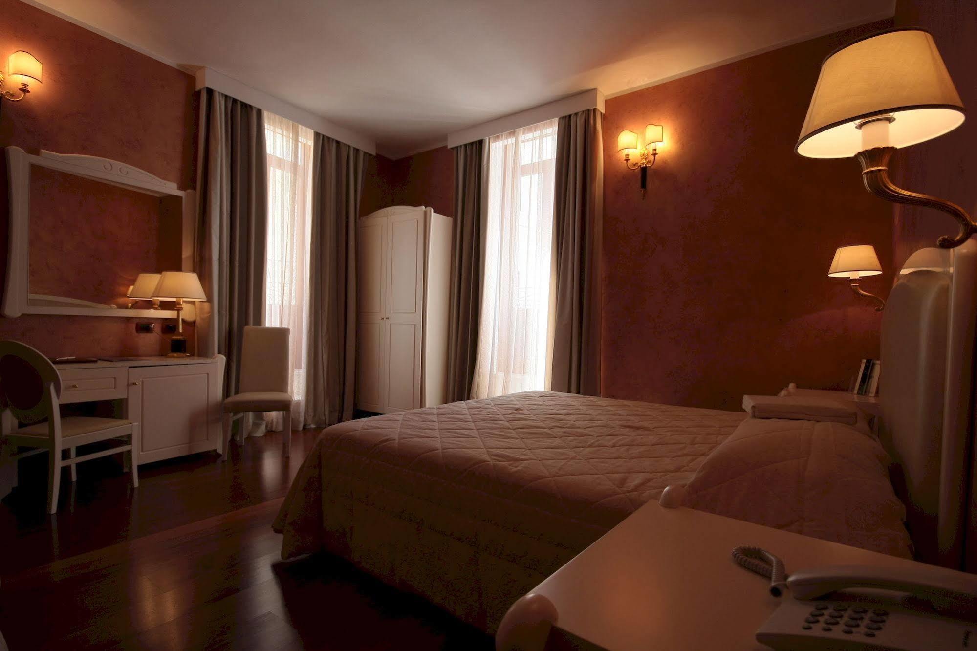 Hotel Rojan Sulmona Bagian luar foto